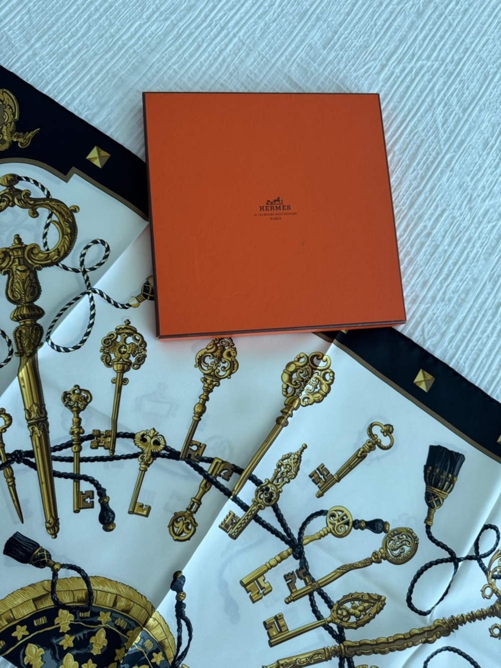 Hermes Scarf Carre 90 Black And White And Multi LES CLES Keys Silk - Picture 12 of 14